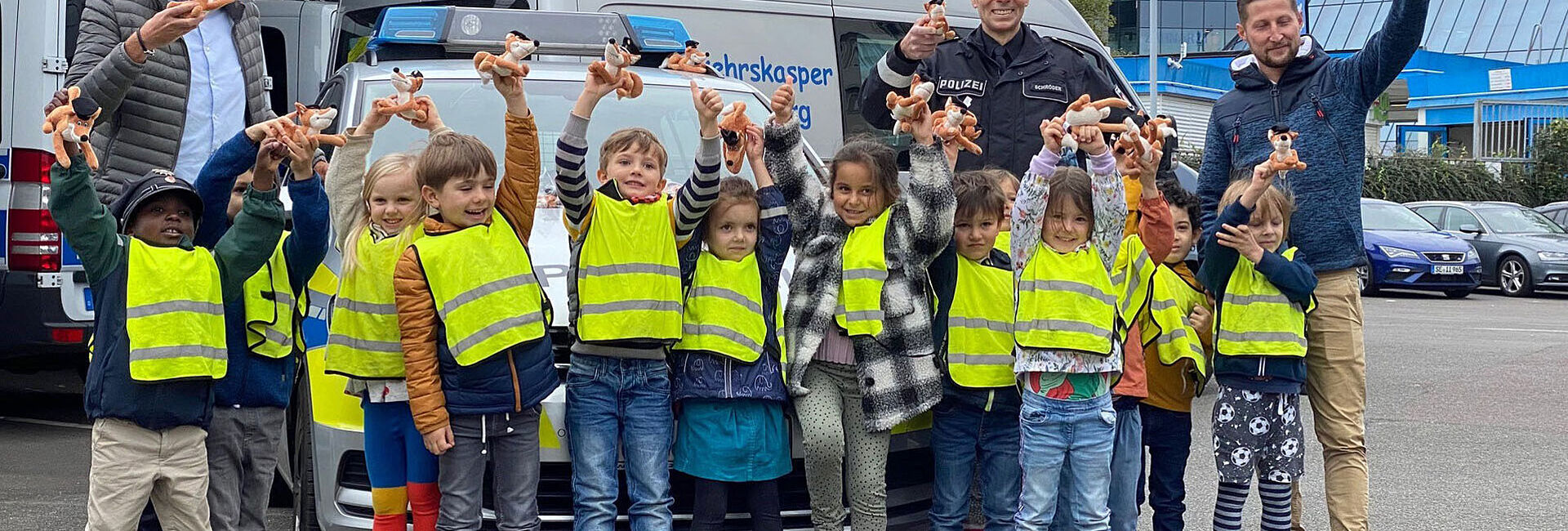 Mehr Sicherheit für Vorschulkinder: 5000 Verkehrsfüchse für die Hamburger Polizei (Foto: Polizei Hamburg) Mehr Sicherheit für Vorschulkinder: 5000 Verkehrsfüchse für die Hamburger Polizei (Foto: Polizei Hamburg)
